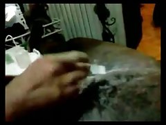 Un ragazzo su cento umido della vagina