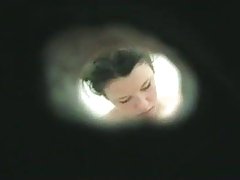Ha invitato le ragazze per un servizio fotografico e scopato loro