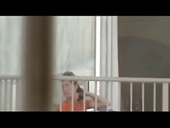La ragazza trascorre casting e scopa con un negro