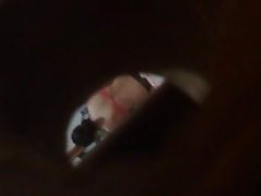 Sorellina aiuta la ragazza a fare sesso con un ragazzo