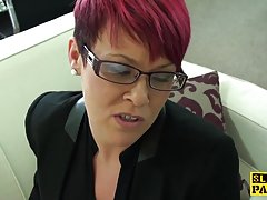 Bella bionda e massaggia, e dà in culo!