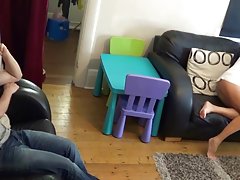 Appassionato spogliarellista permette a tutti!