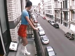 Il giovane ha acquistato per poche ore puttana