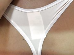 Dalla pelle scura bellezza succhia cazzo bianco - sperma
