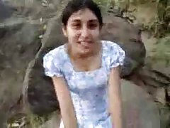 Sexy ragazza accarezzando se stesso sulla macchina fotografica