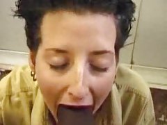 Una giovane e timida ragazza riempiono di sperma