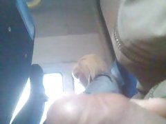 Un uomo spara alla telecamera le loro anali viaggio