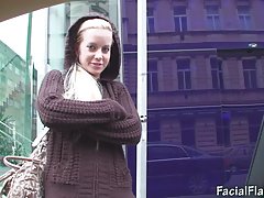 Bionda danielle timido operatore
