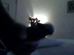 Il ragazzo ha dato una schiava del sesso in gabbia