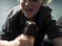 Slut cavalca in metropolitana senza mutande