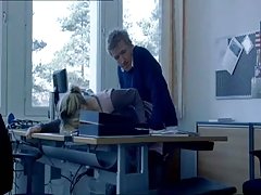 La tipa ha ricevuto un potente getto in faccia