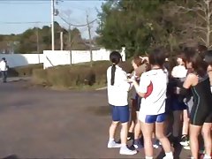Calda bionda in sesso a tre pronti a tutto!