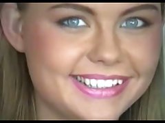 Feticismo del piede della ragazza in rosso