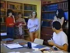 Bionda soddisfa i giocattoli di gomma
