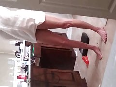 Ha portato a raggiungere l'orgasmo con un vibratore e poi violentata selvaggia brue